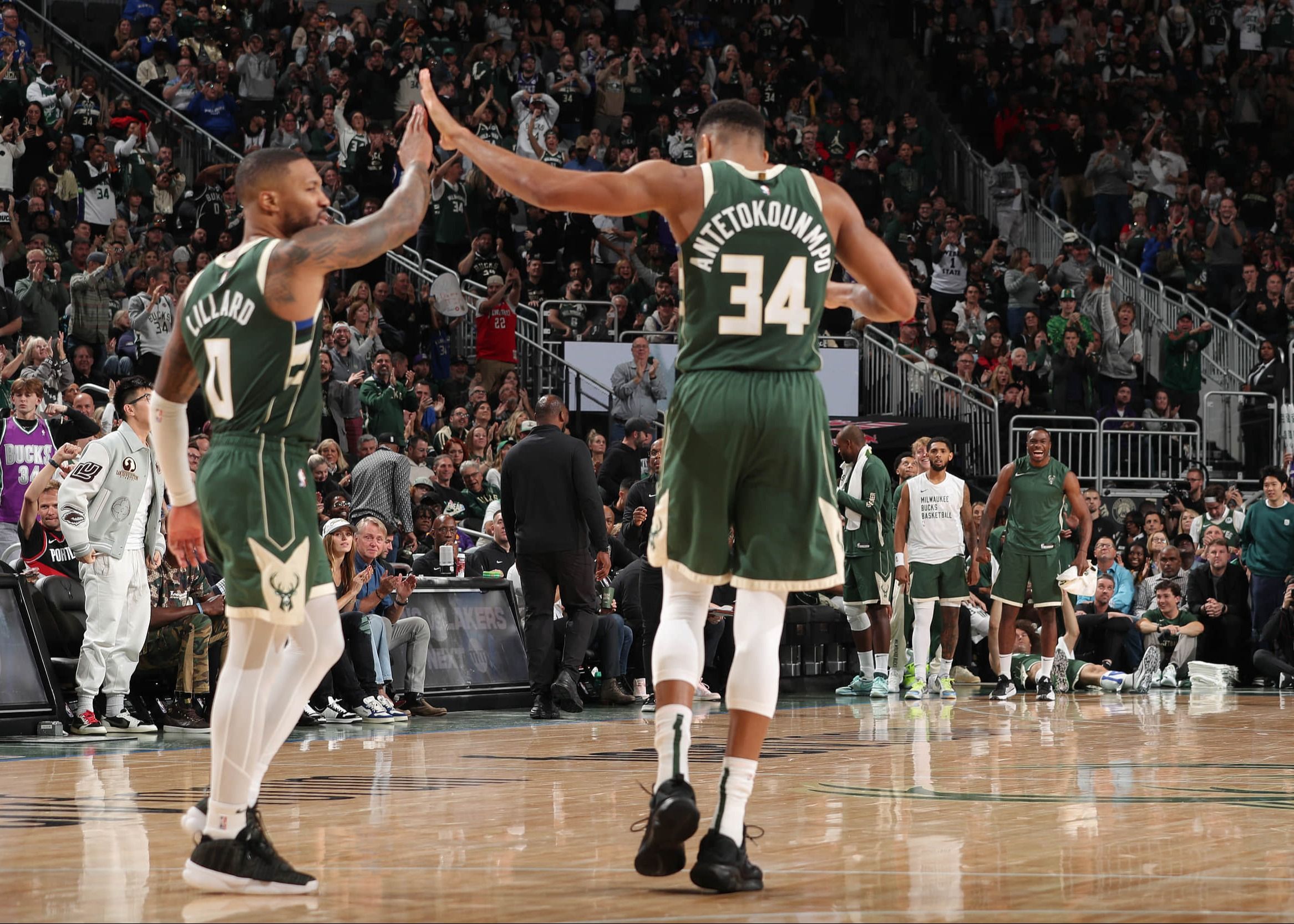 雄鹿主场击败步行者，字母哥冲击内线(雄鹿主场击败步行者,字母哥冲击内线球员)