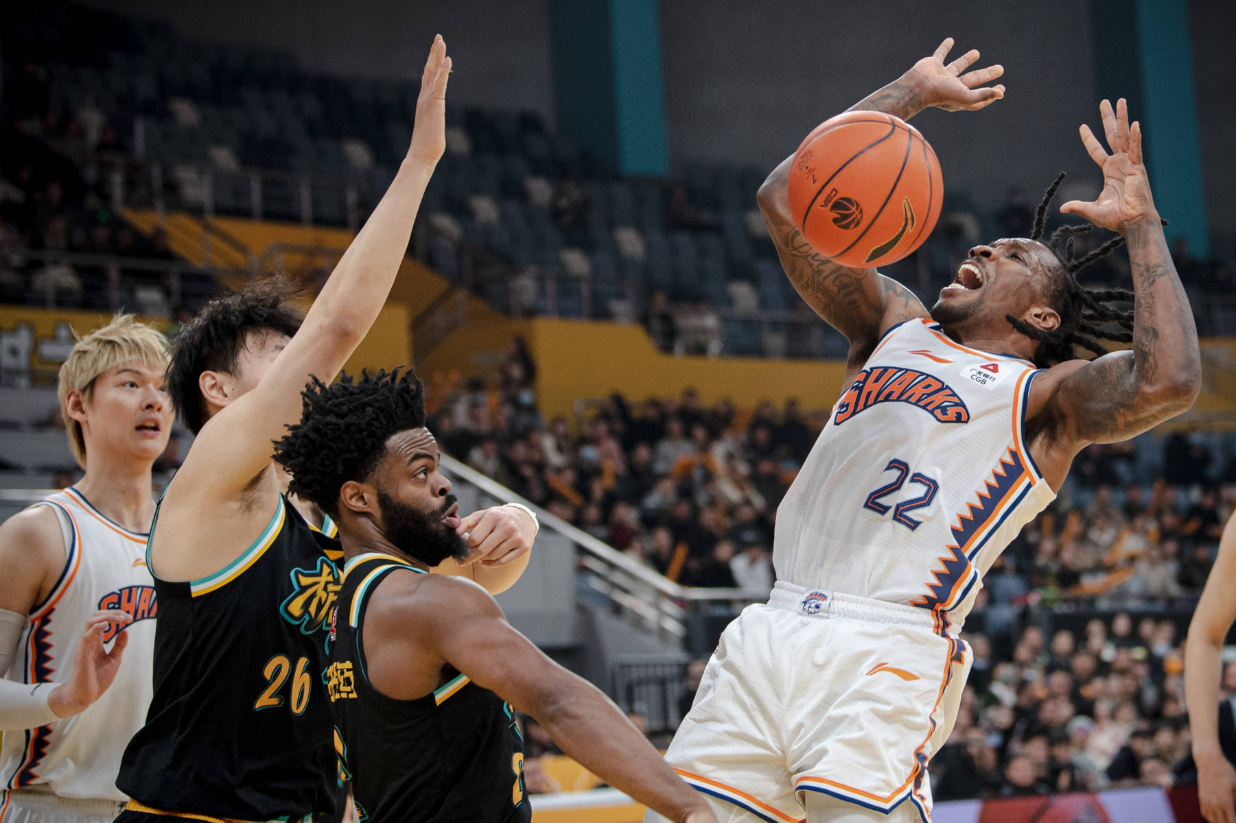 威尼斯人官网_上海久事CBA击败天津先行者王哲林内线强攻的简单介绍