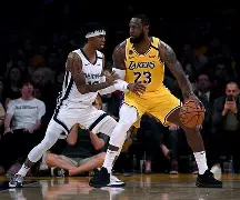 湖人NBA战胜孟菲斯灰熊詹姆斯关键三分(今日湖人vs灰熊詹姆斯进球集锦)